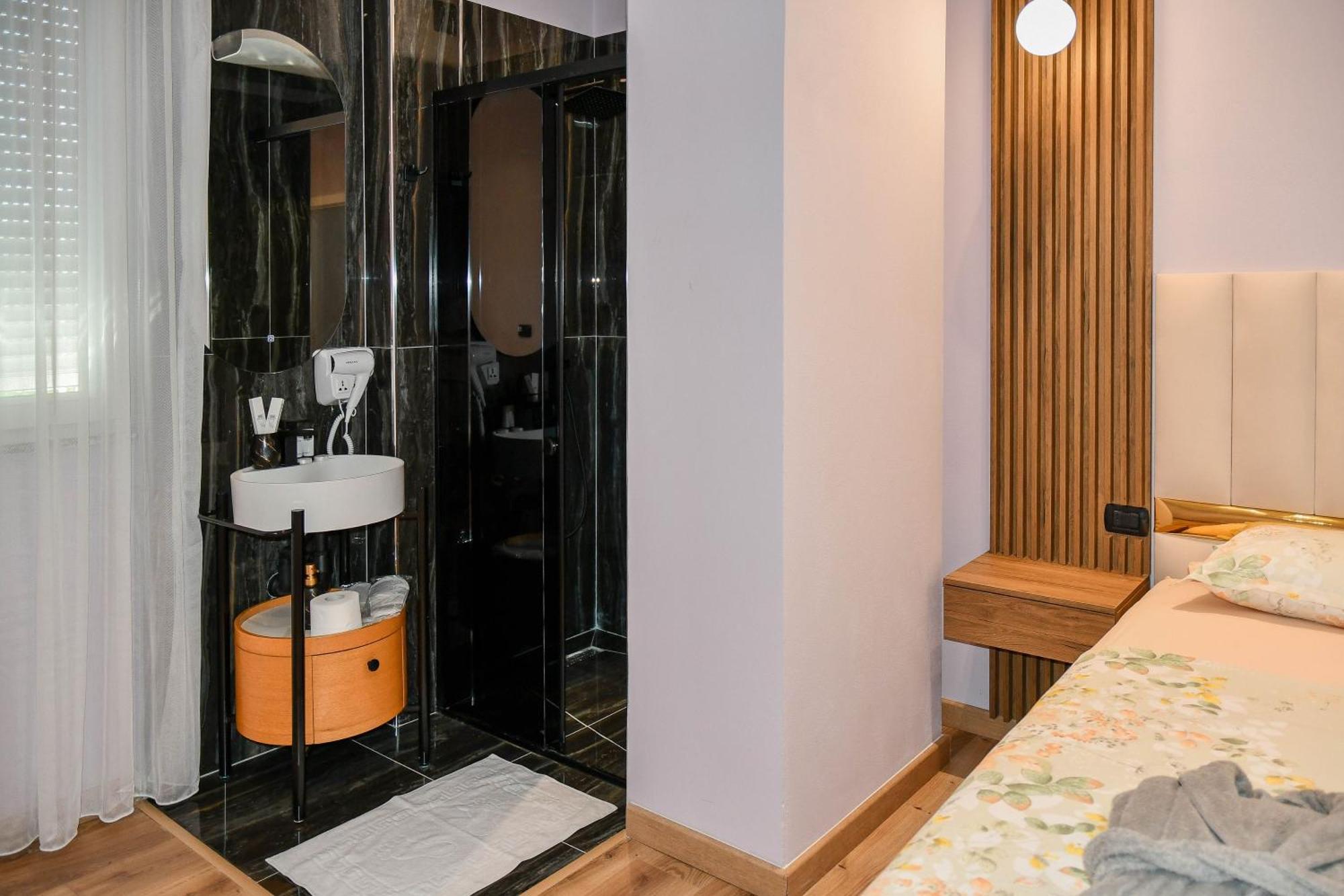 Hata Luxury Apartments Shkodër Екстериор снимка